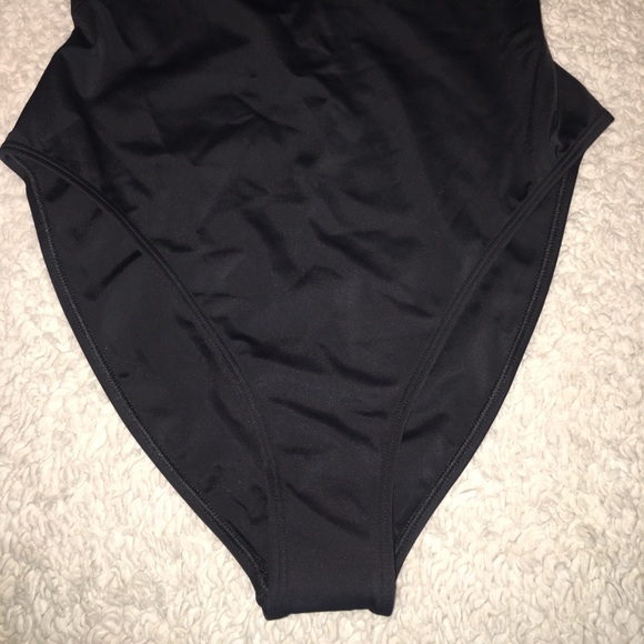 Versace - Picture 4 of 14